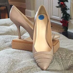 Nine West light tan leather pumps size 7.5